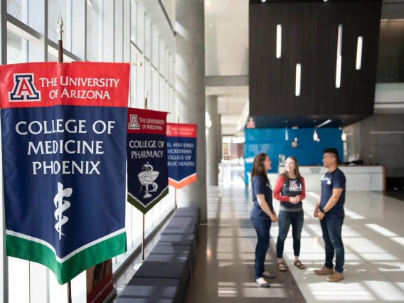 College of Medicine PHX - Hallway with 3 students talking