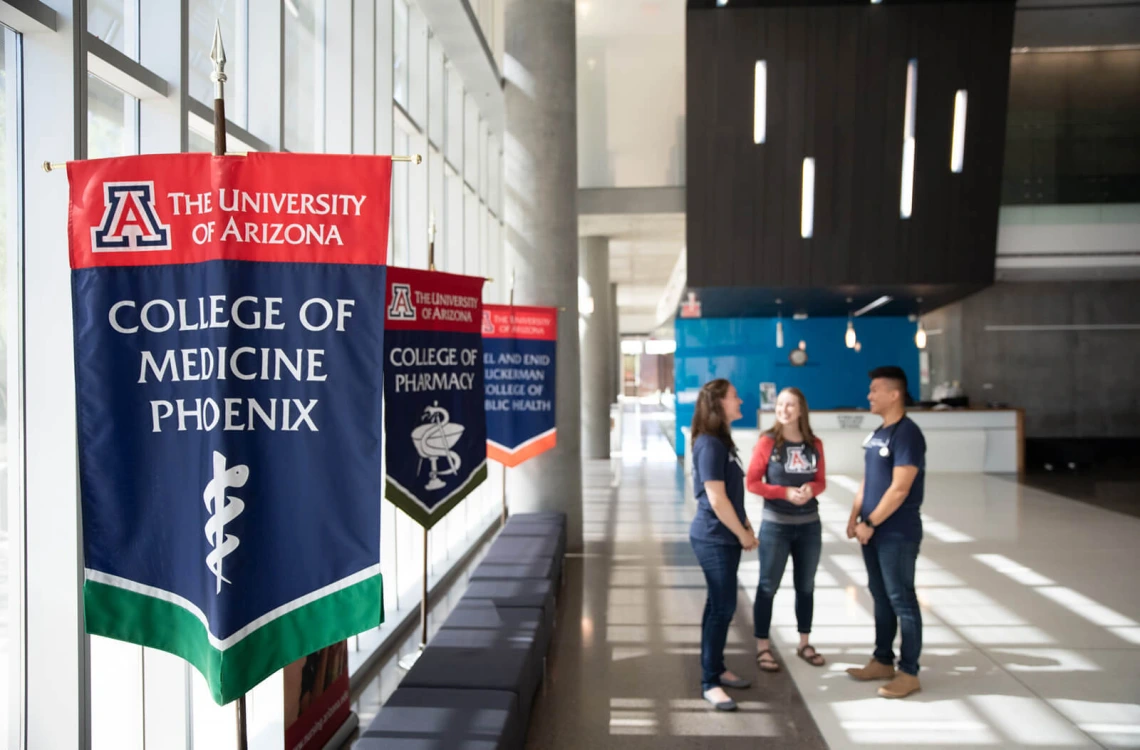 College of Medicine PHX - Hallway with 3 students talking