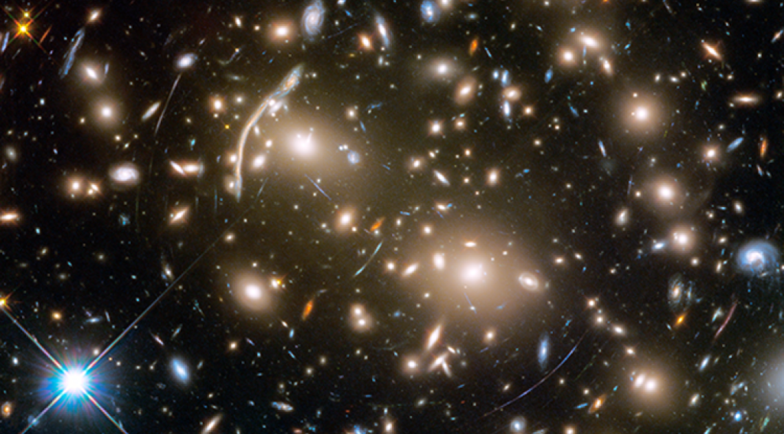Hubbel Space Telescope image of Abell 370 galaxy cluster